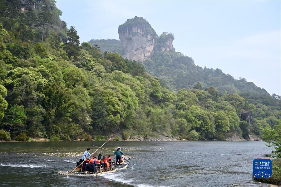 （新華全媒頭條·聚焦生物多樣性大會·圖文互動）（1）攜手同行，開啟人類高質(zhì)量發(fā)展新征程——習近平主席在《生物多樣性公約》第十五次締約方大會領導人峰會上的主旨講話解讀